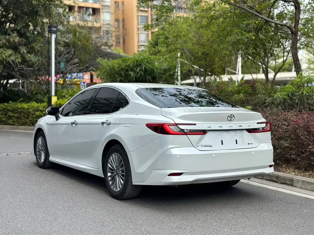 Toyota Camry — фото 9