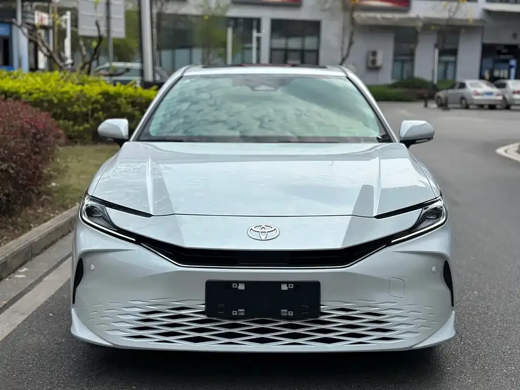 Toyota Camry — фото 3