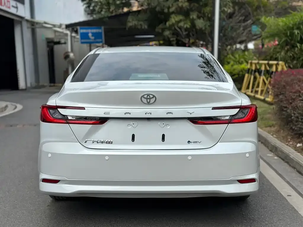 Toyota Camry — фото 8