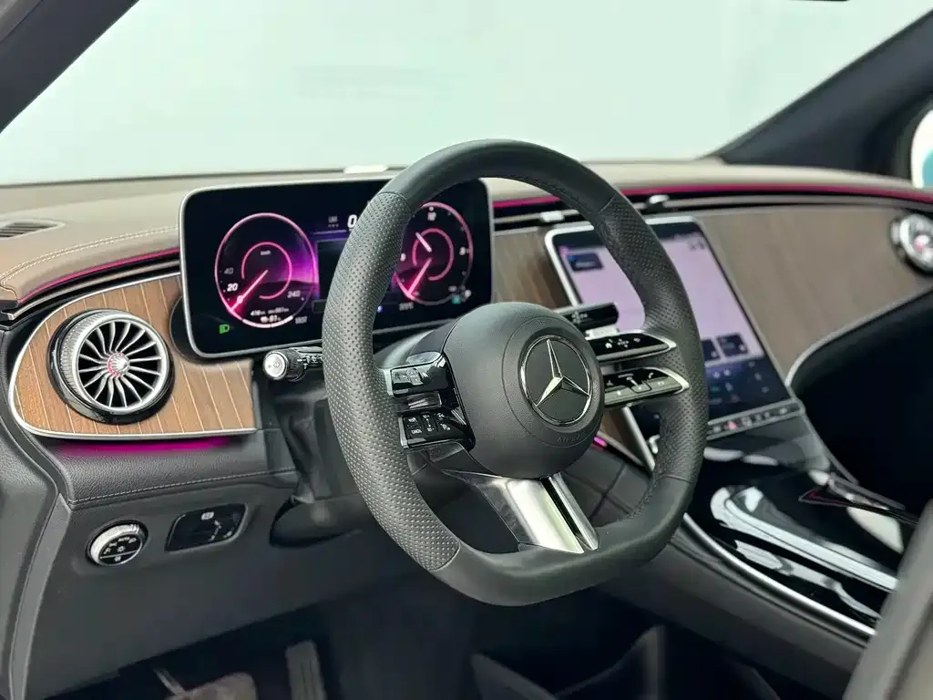 Mercedes-Benz EQE SUV — фото 4