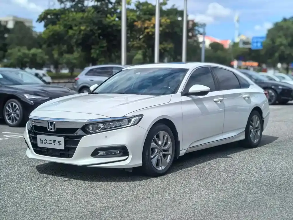 Honda Accord — фото 1