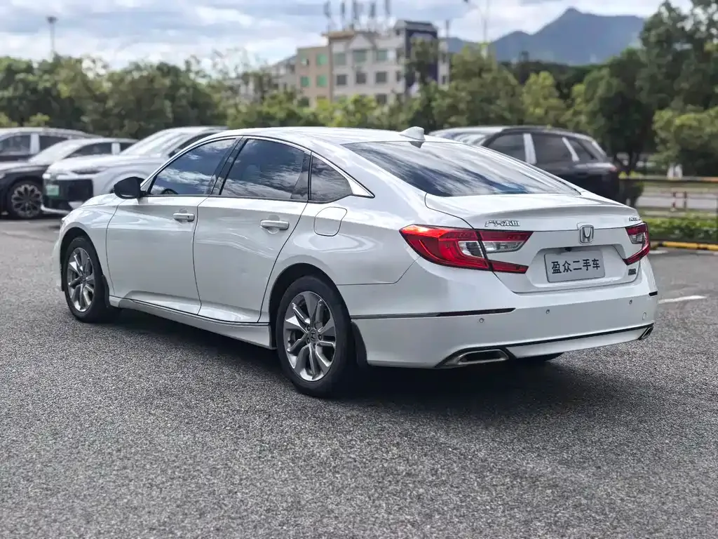 Honda Accord — фото 9