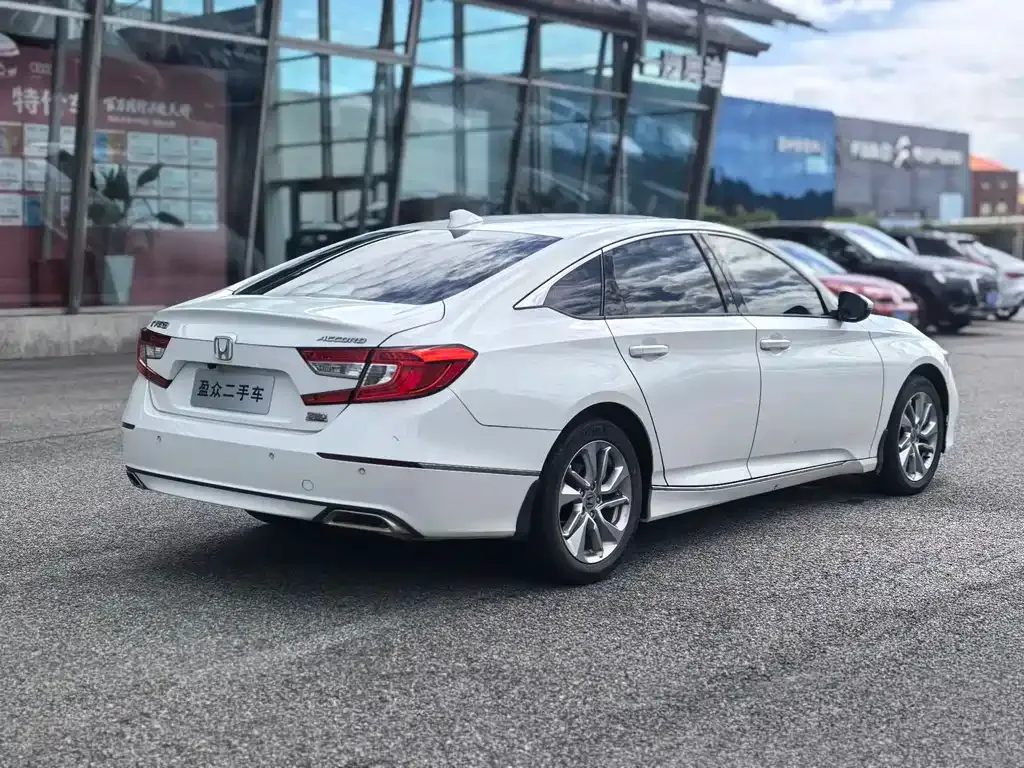 Honda Accord — фото 8