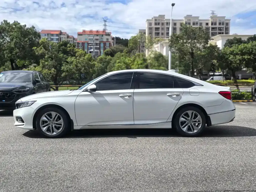Honda Accord — фото 7