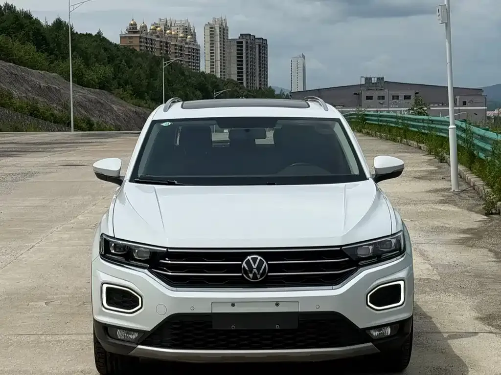 Volkswagen T-Roc — фото 1
