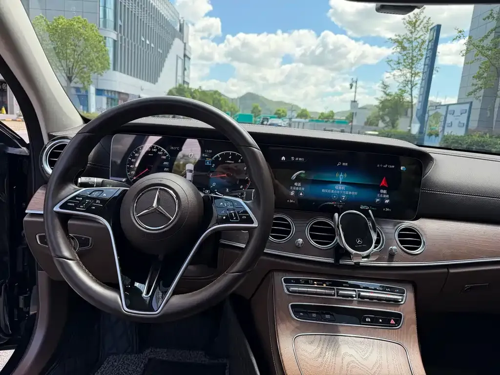Mercedes-Benz E-Class — фото 10