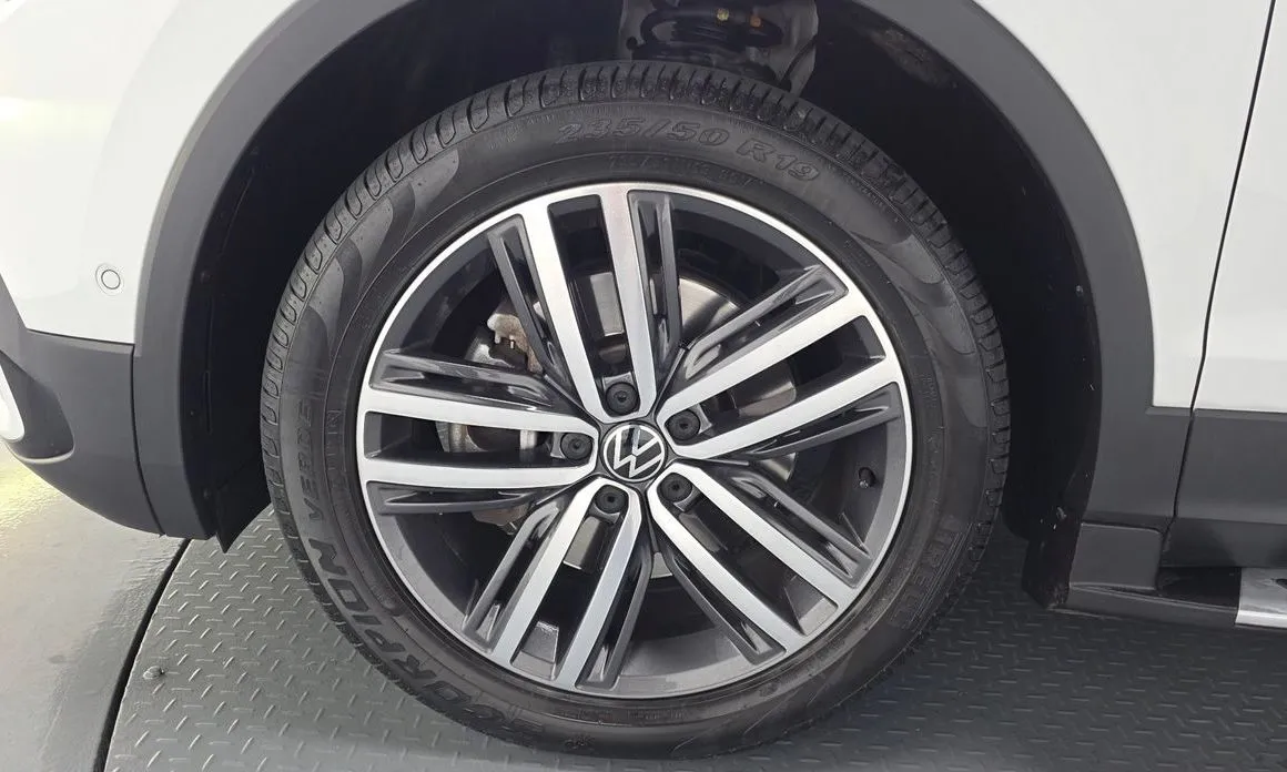 Volkswagen Tiguan — фото 7