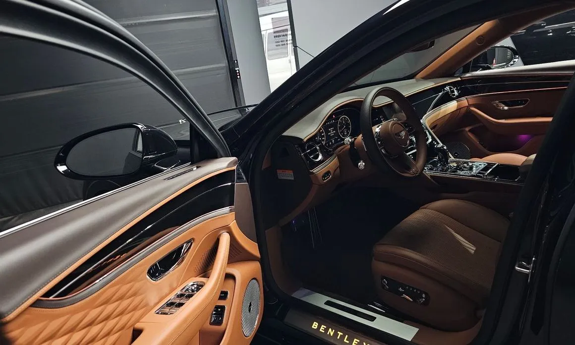 Bentley Flying Spur — фото 7