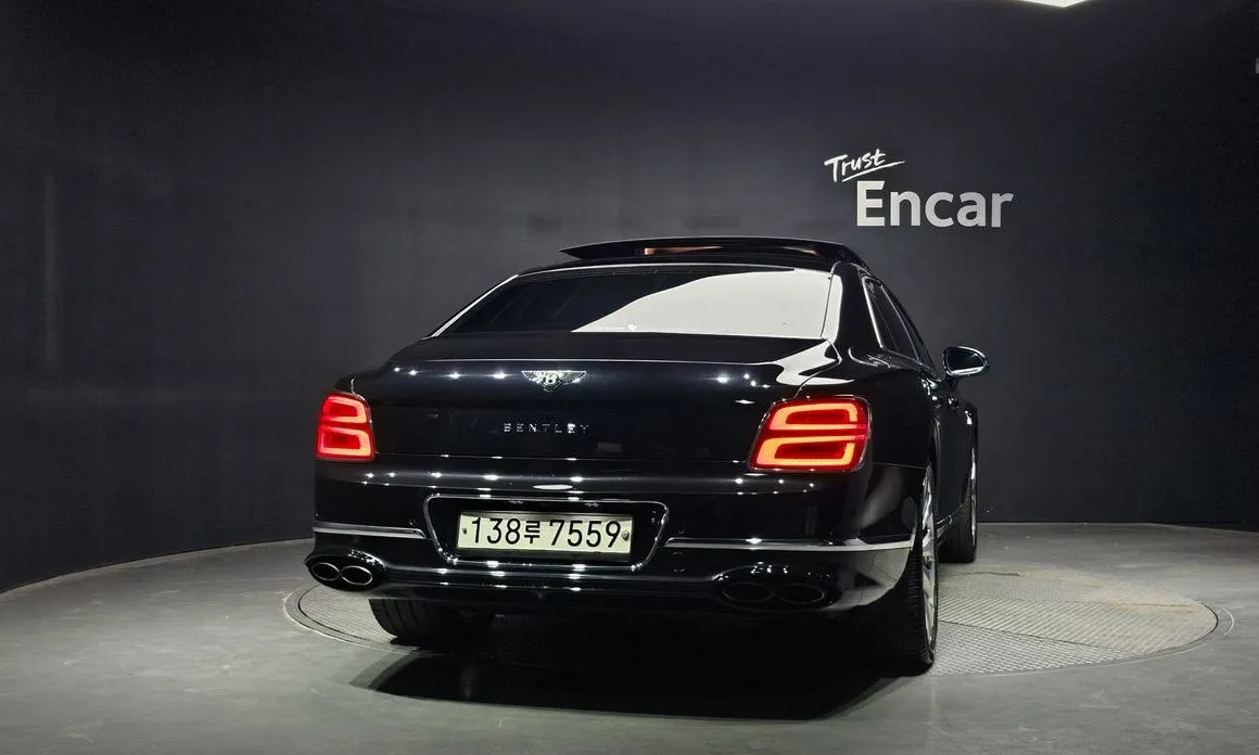 Bentley Flying Spur — фото 5