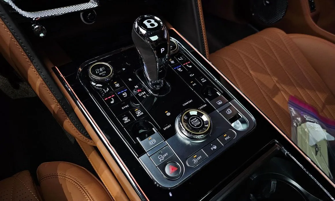 Bentley Flying Spur — фото 6