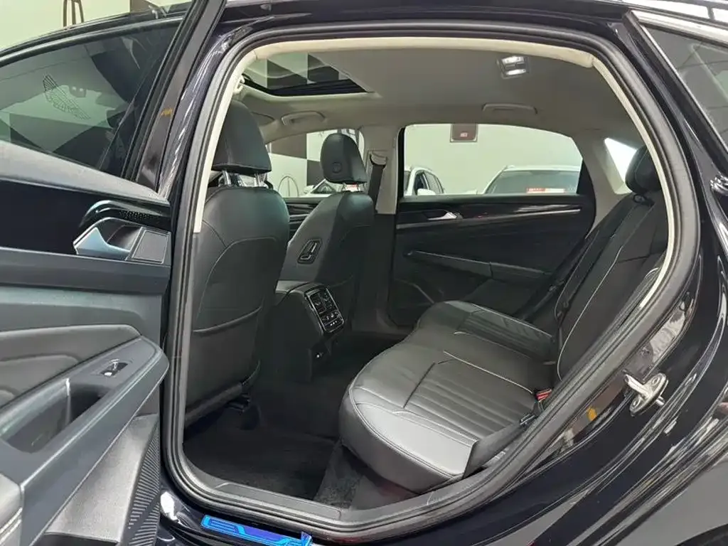 Volkswagen Passat — фото 7