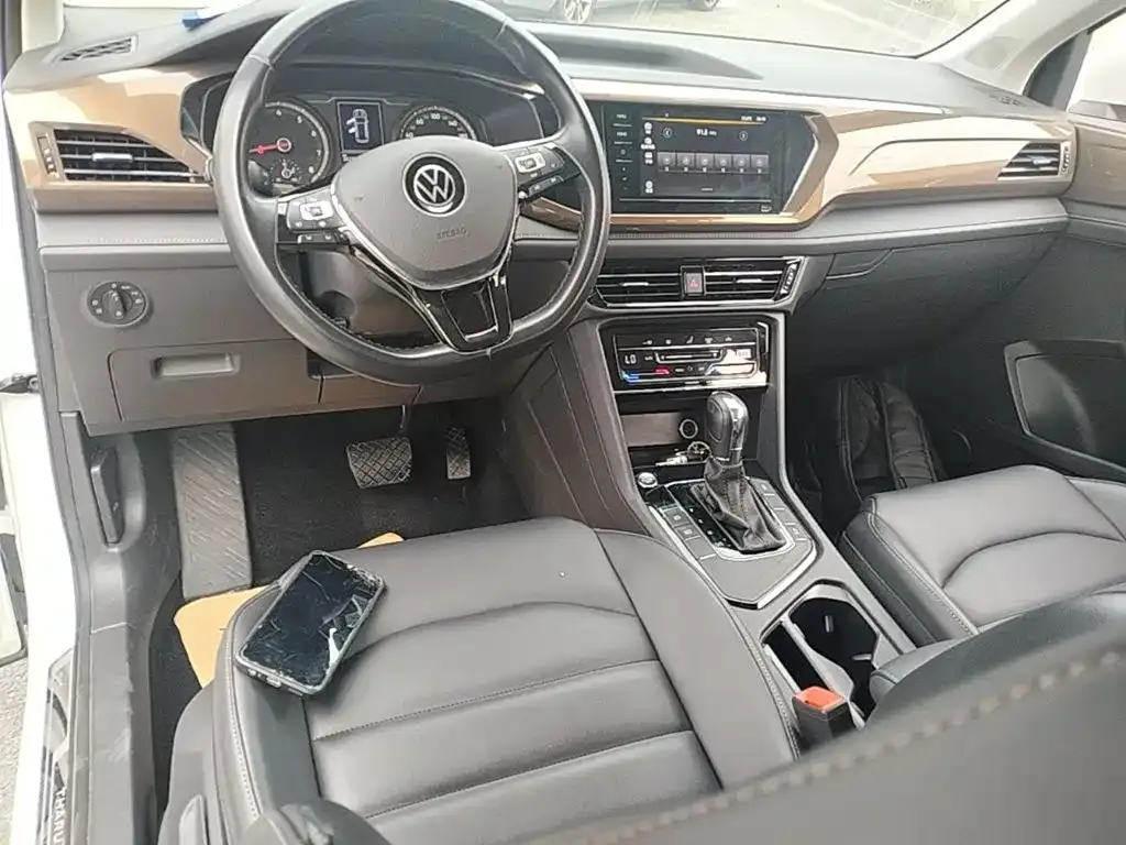 Volkswagen Tharu — фото 9