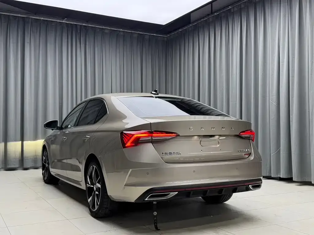 Skoda Octavia — фото 6