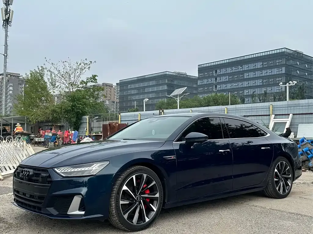 Audi A7L — фото 1