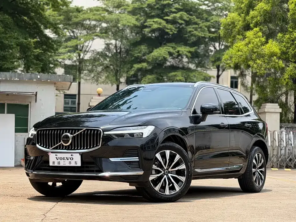 Volvo XC60 — фото 1