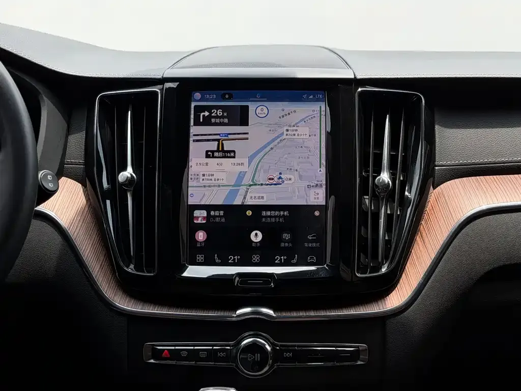 Volvo XC60 — фото 10