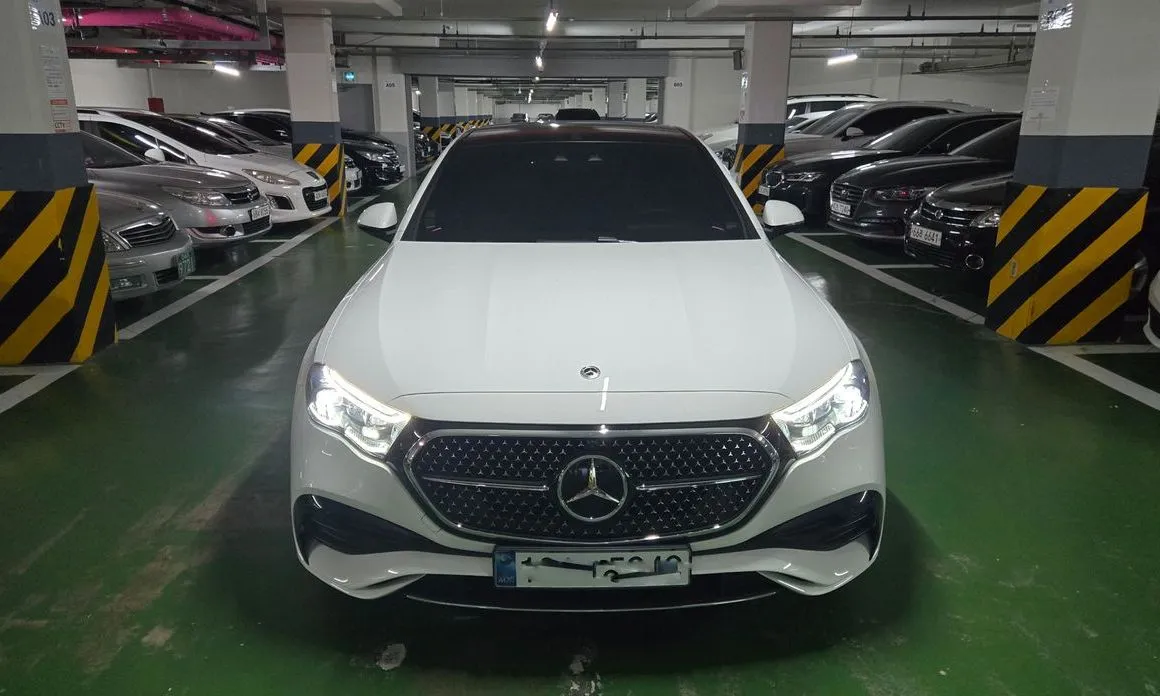 Mercedes-Benz E-Class E300 4MATIC AMG Line 1