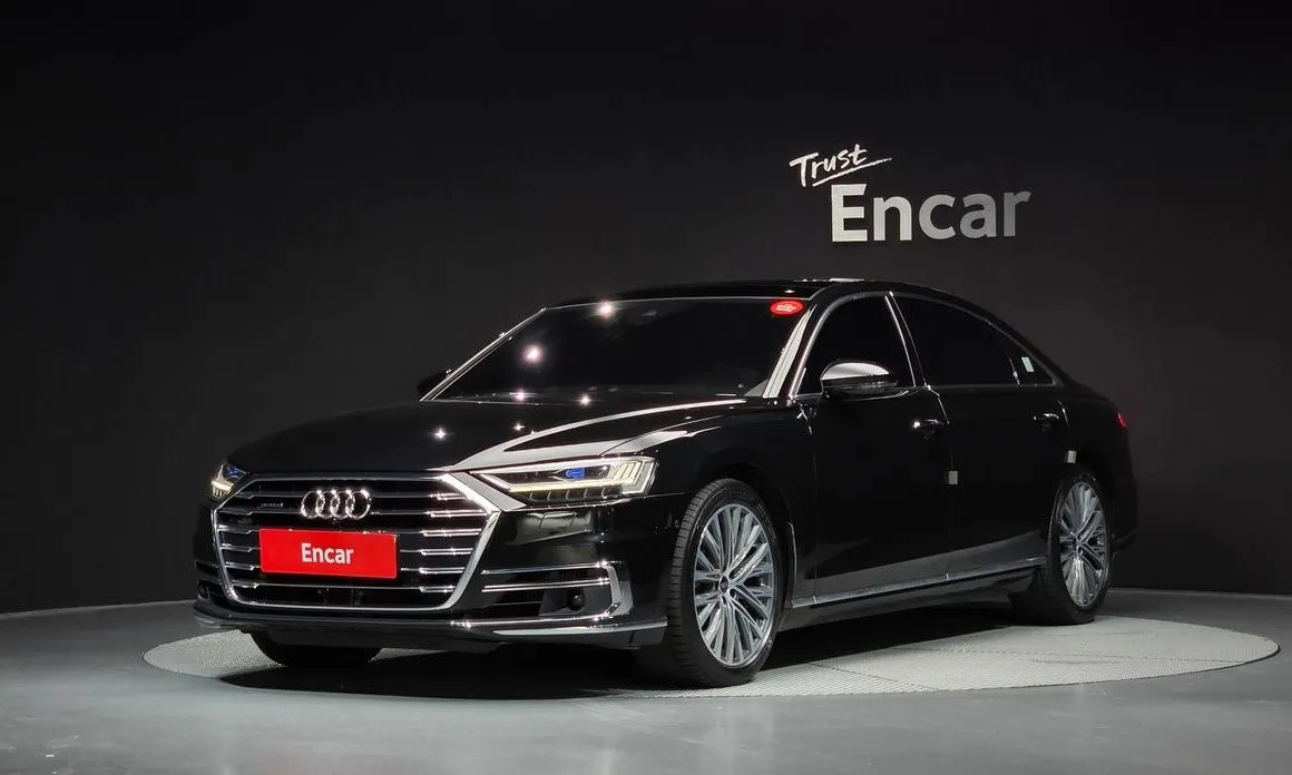 Audi A8 — фото 1