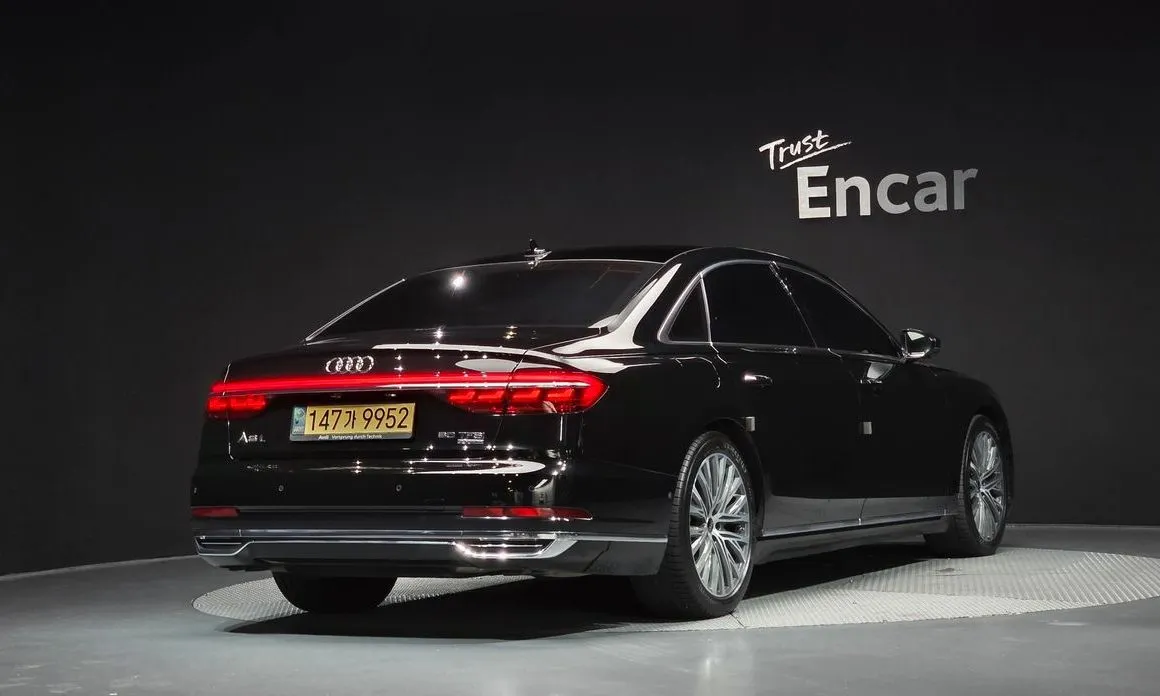 Audi A8 — фото 8