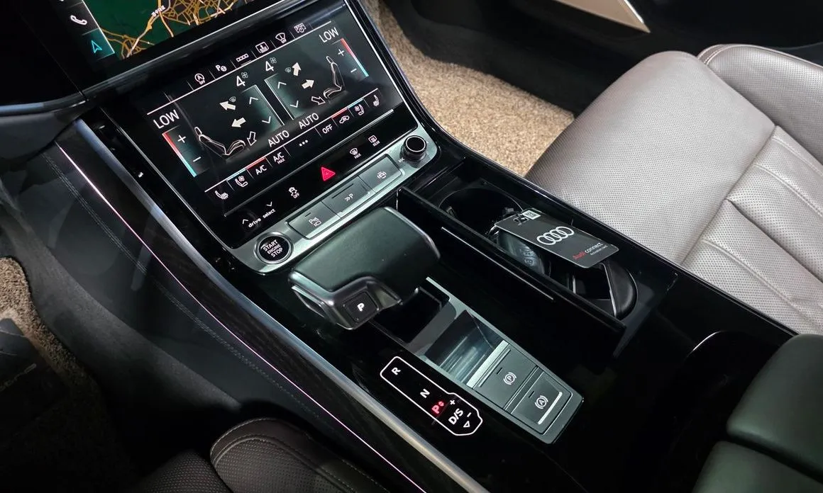 Audi A8 — фото 10