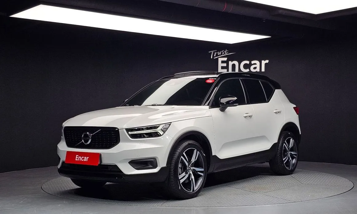 Volvo XC40 — фото 1