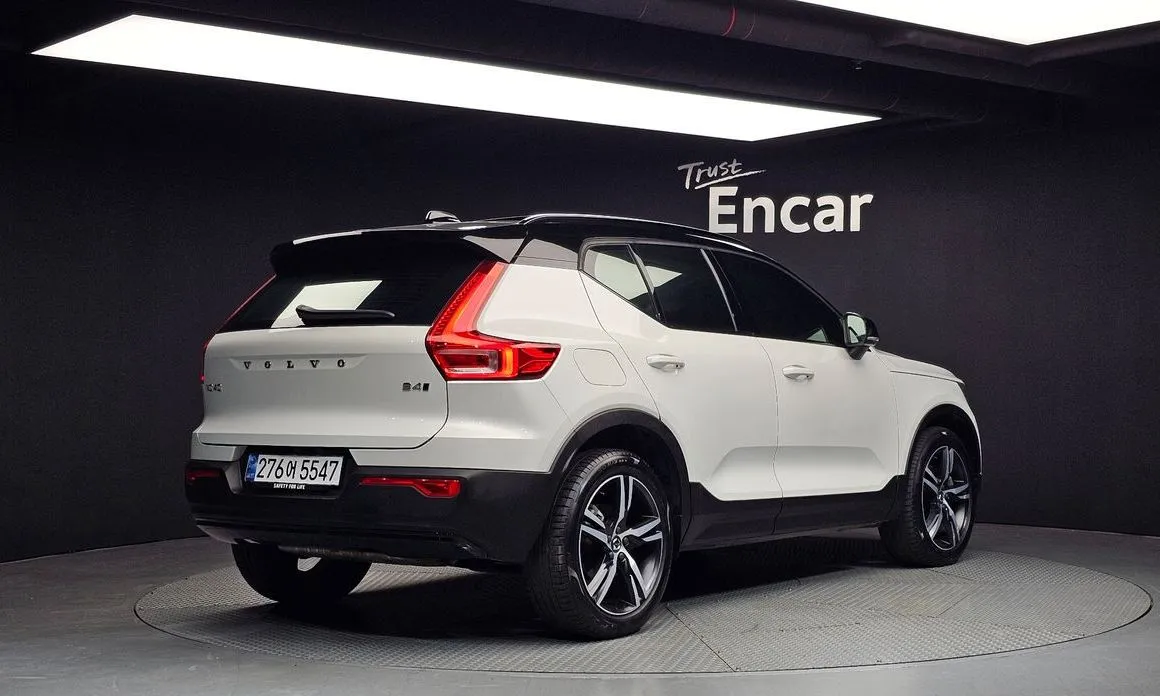 Volvo XC40 — фото 3