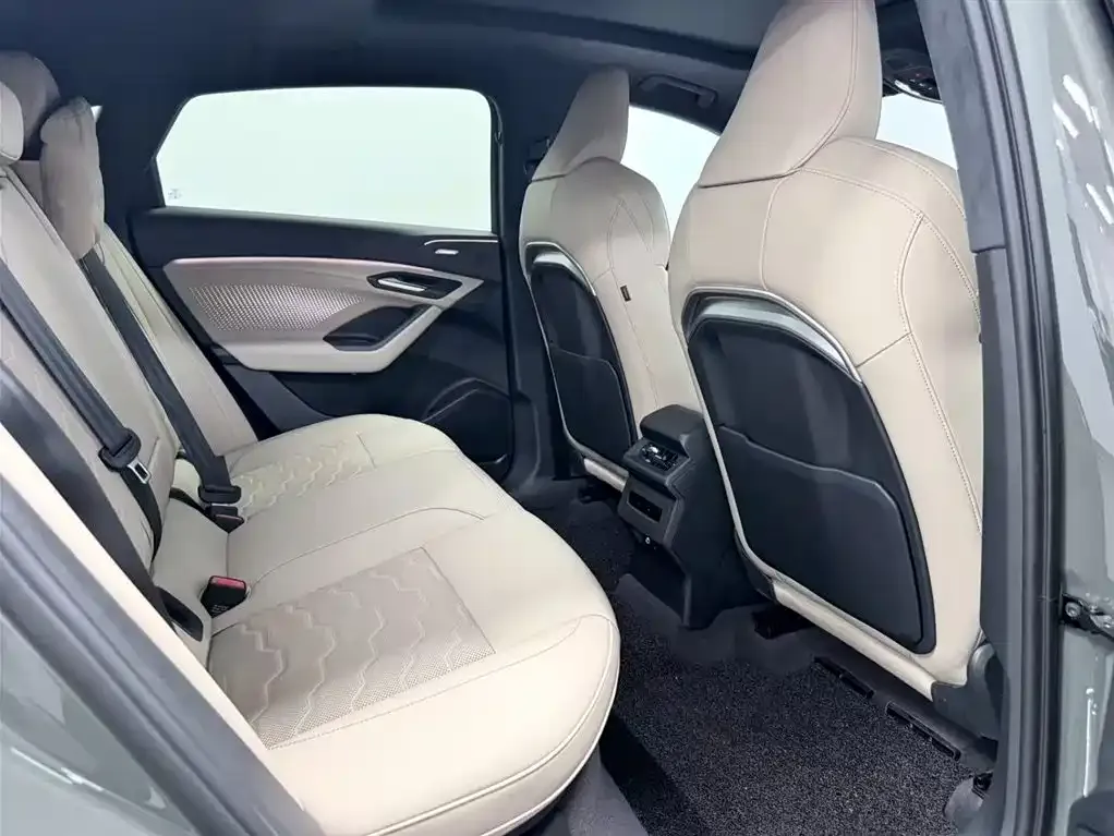 Audi Q6L Sportback e-tron — фото 8