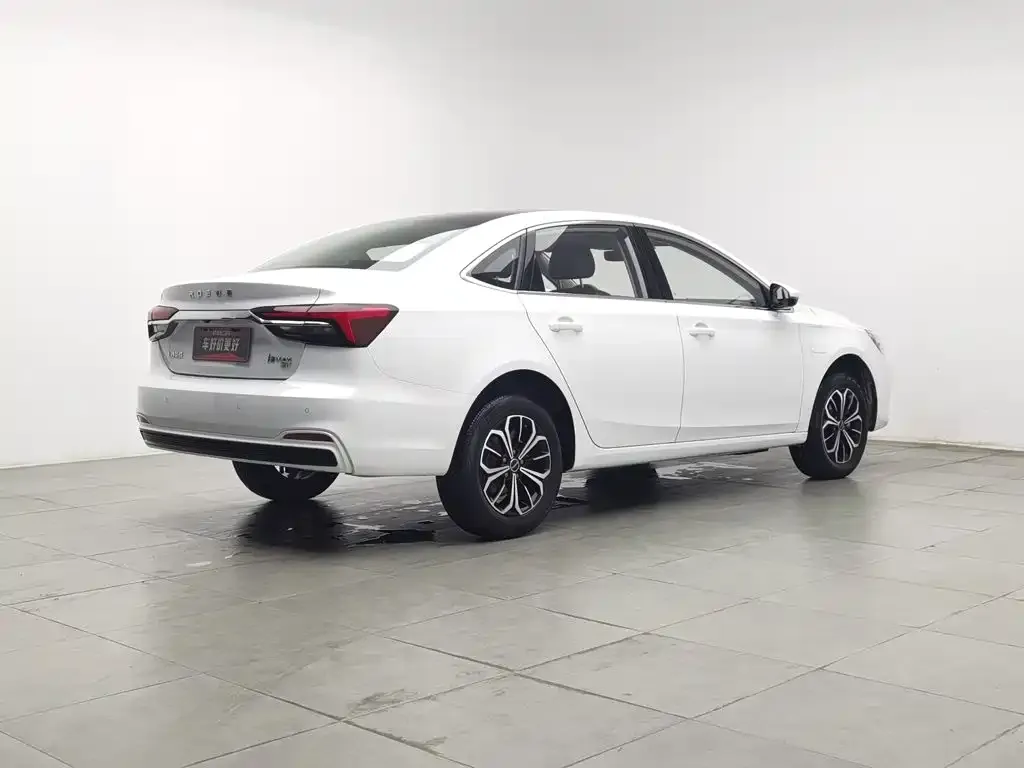 Roewe i6 MAX New Energy — фото 2
