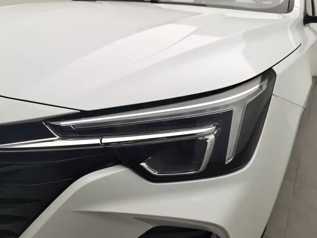 Roewe i6 MAX New Energy — фото 6