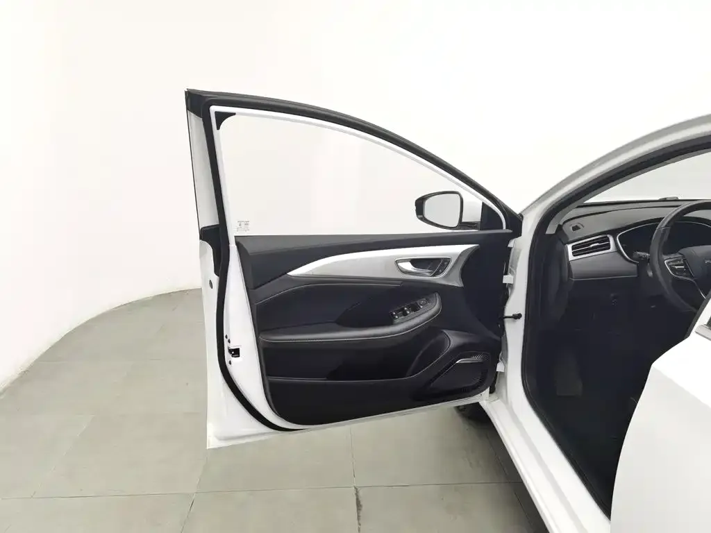 Roewe i6 MAX New Energy — фото 3