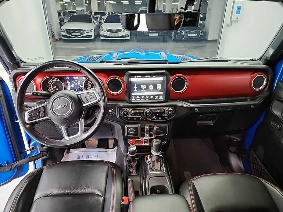 Jeep Wrangler — фото 10