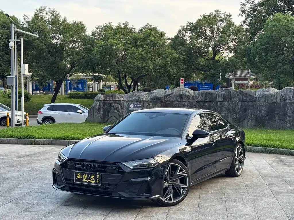 Audi A7L — фото 1