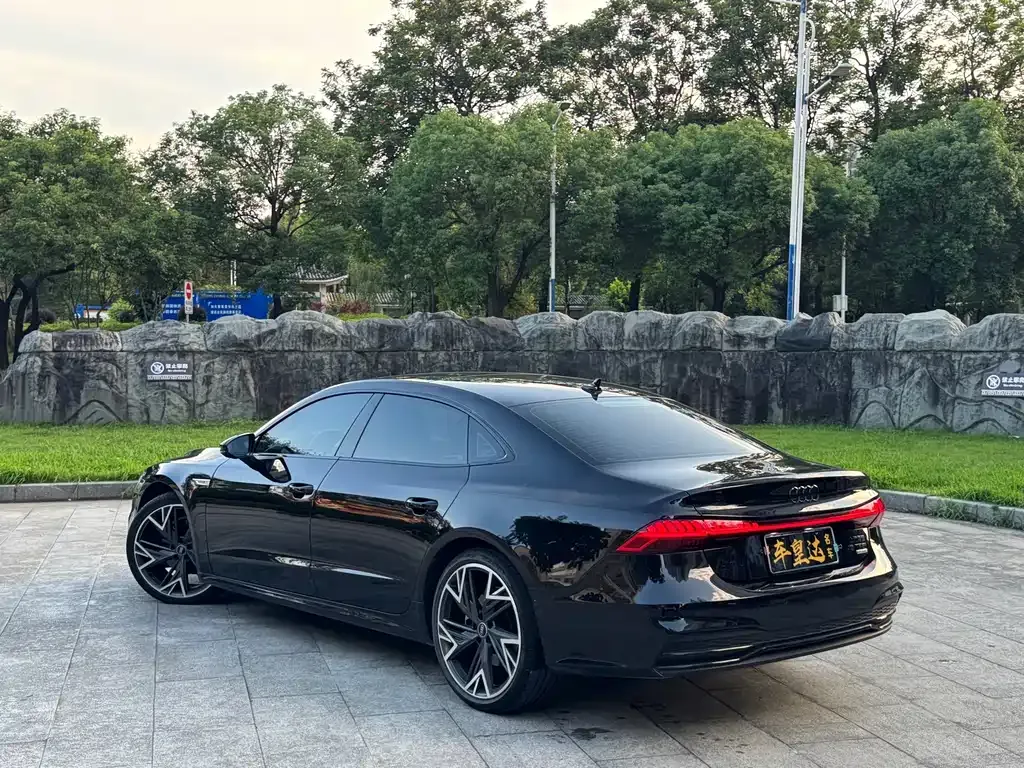Audi A7L — фото 8