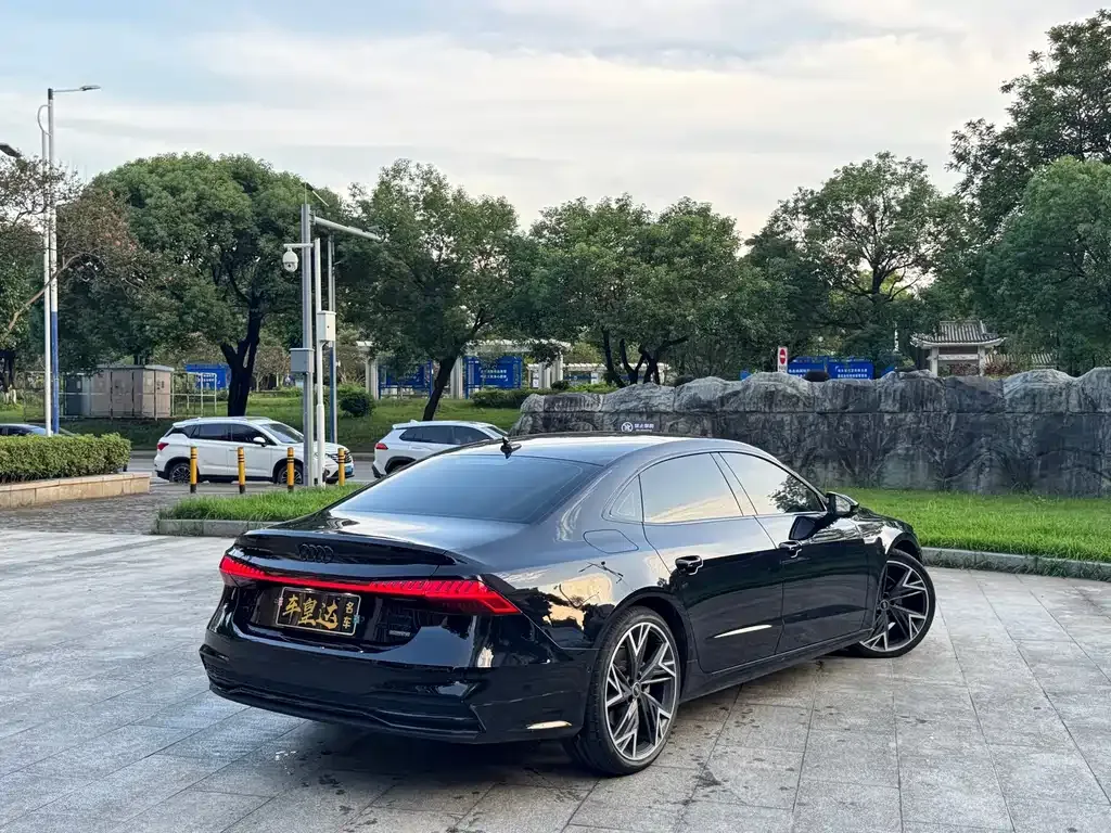 Audi A7L — фото 7