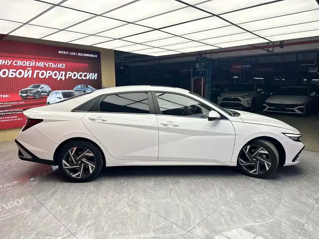 Hyundai Elantra — фото 2