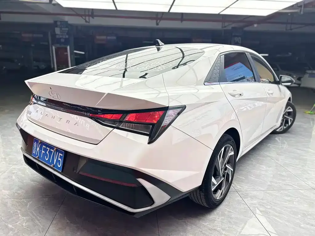 Hyundai Elantra — фото 4