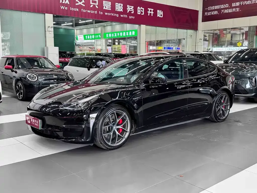 Tesla Model 3 — фото 1