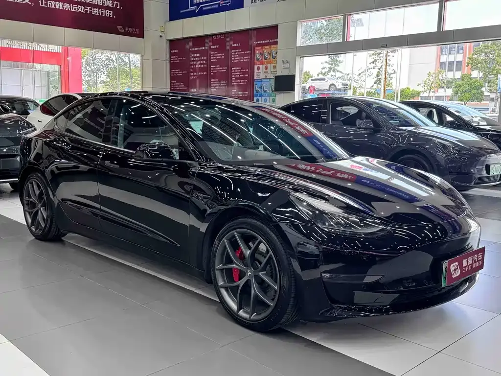 Tesla Model 3 — фото 2