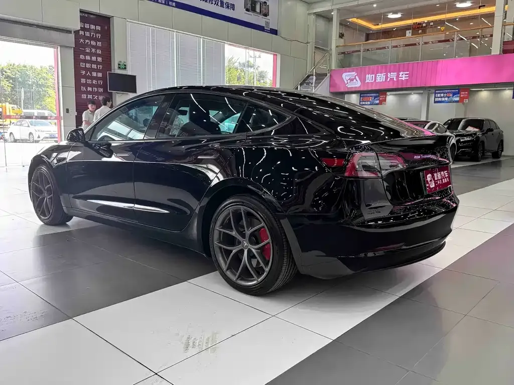 Tesla Model 3 — фото 10