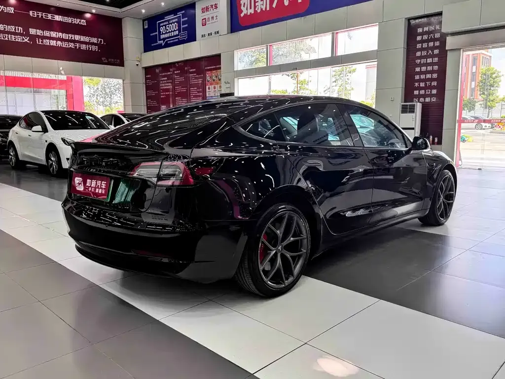 Tesla Model 3 — фото 9