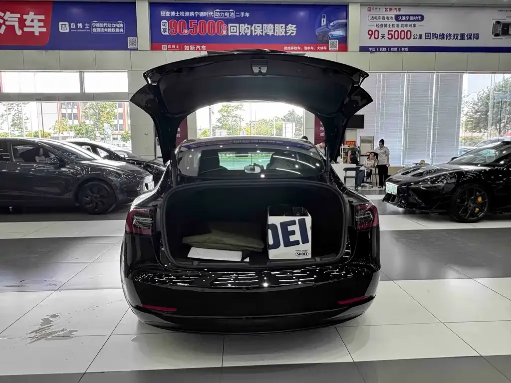 Tesla Model 3 — фото 4