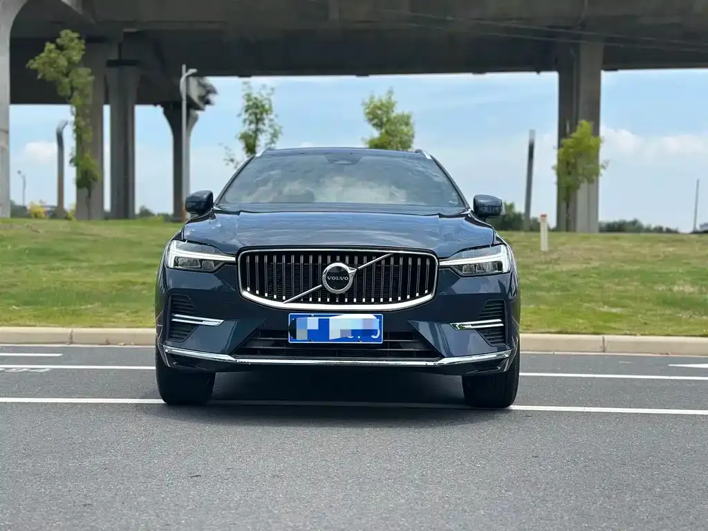 Volvo XC60 — фото 1