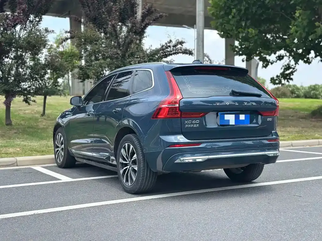 Volvo XC60 — фото 8