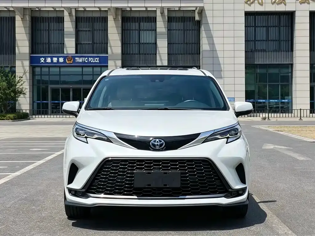 Toyota Granvia — фото 4