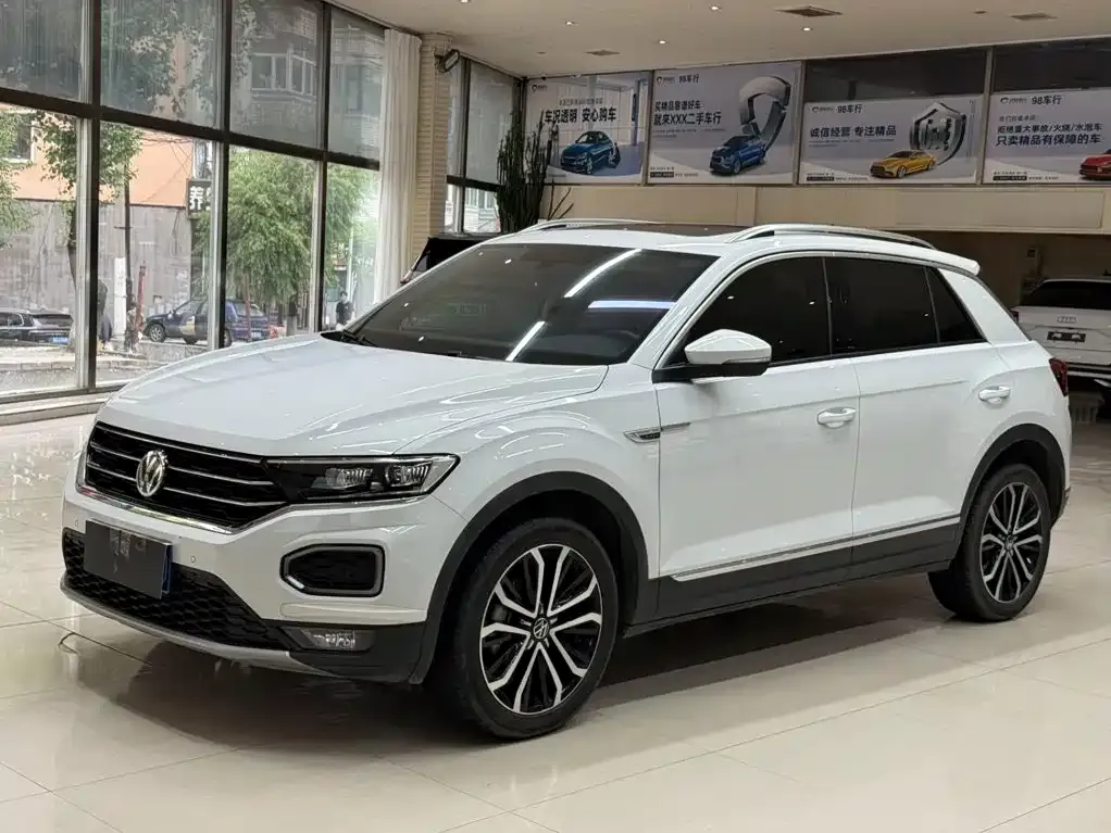 Volkswagen T-Roc — фото 1