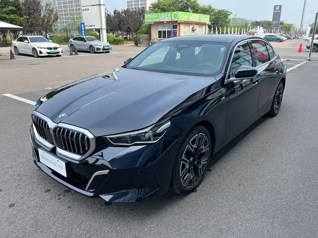 BMW 5 Series — фото 1