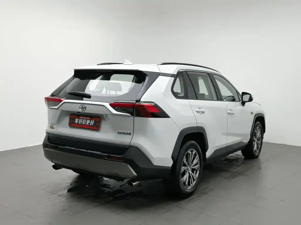 Toyota RAV4 — фото 5