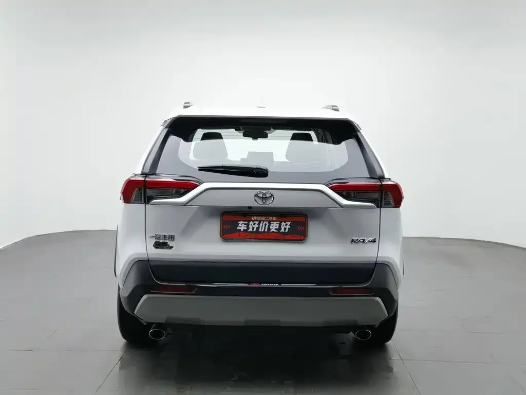 Toyota RAV4 — фото 8