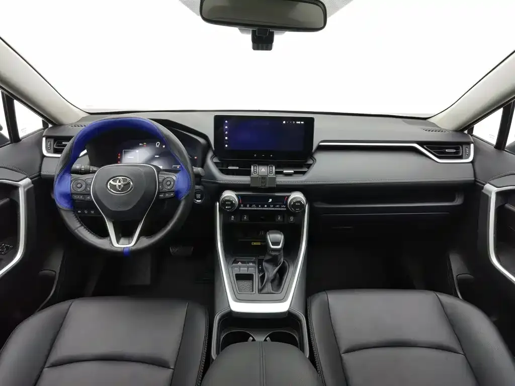 Toyota RAV4 — фото 3