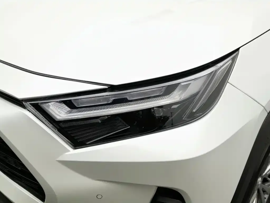 Toyota RAV4 — фото 6